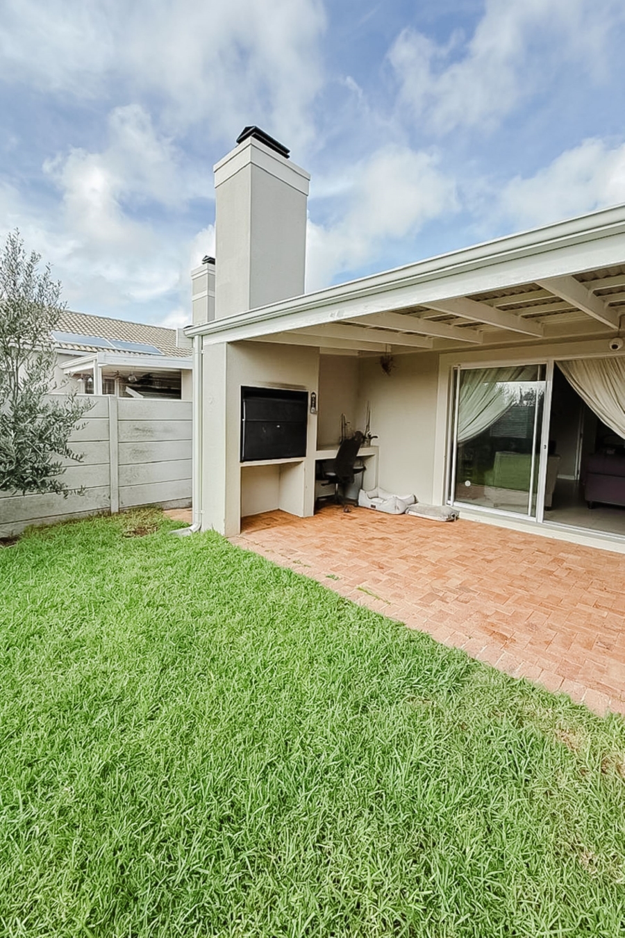 4 Bedroom Property for Sale in Sunningdale Western Cape